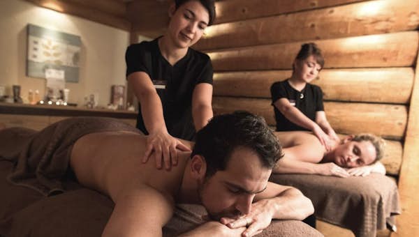 Couple massage Ô des Cimes mountain spa Les Carroz