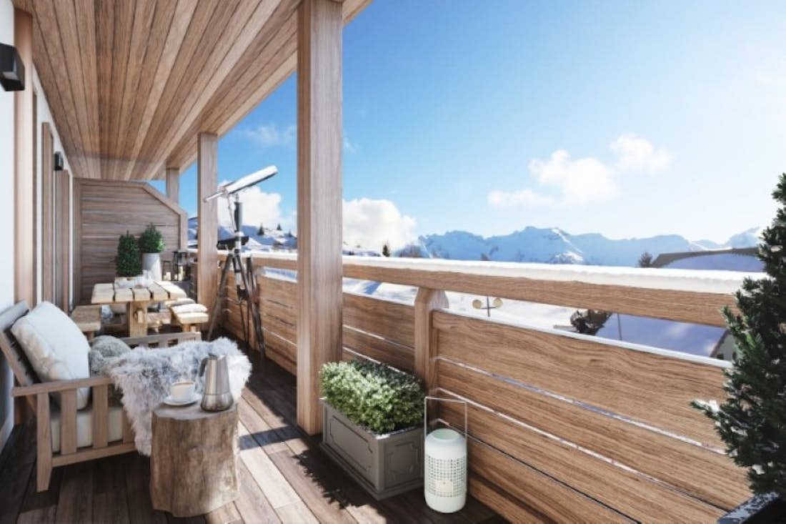 Alpe d’Huez accommodation - Quartz - Wooden balcony with views to the mountains at the Quartz building in Alpe d'Huez